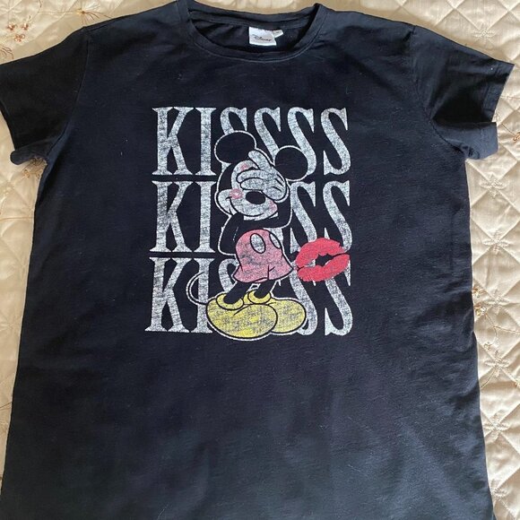 Disney Tops - Disney Kisses Giant Mickey Mouse Women's Tee size M